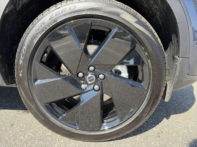 2026 Volvo XC40 Black Edition Ultra, B5 AWD Gas (mild hybrid)
