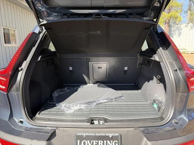 2026 Volvo XC40 Black Edition Ultra, B5 AWD Gas (mild hybrid)