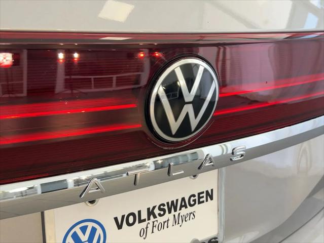 2026 Volkswagen Atlas SE with Technology