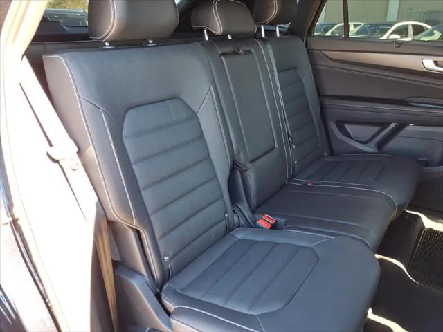 2026 Volkswagen Atlas Cross Sport SEL R-Line Black