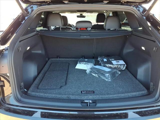 2026 Volkswagen Atlas Cross Sport SEL R-Line Black