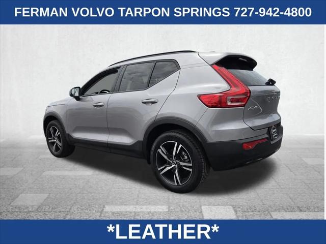 2026 Volvo XC40 Core, B4 FWD Gas (mild hybrid), Dark