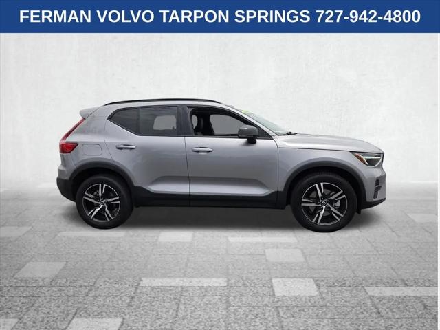 2026 Volvo XC40 Core, B4 FWD Gas (mild hybrid), Dark