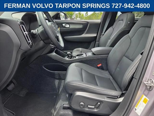 2026 Volvo XC40 Core, B4 FWD Gas (mild hybrid), Dark
