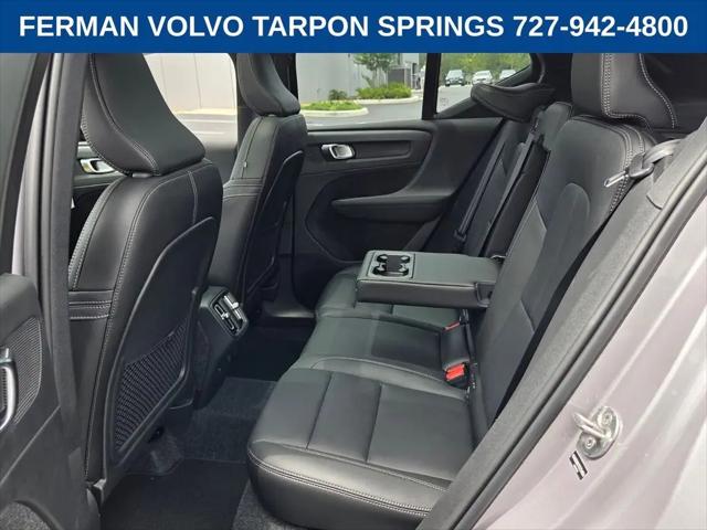 2026 Volvo XC40 Core, B4 FWD Gas (mild hybrid), Dark
