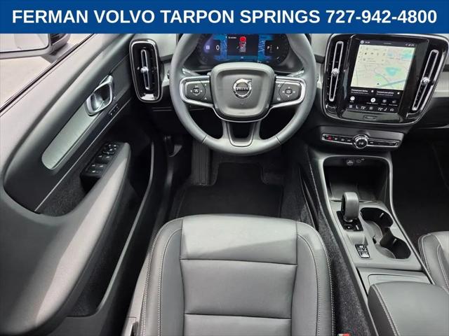 2026 Volvo XC40 Core, B4 FWD Gas (mild hybrid), Dark