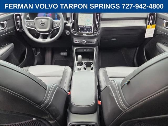 2026 Volvo XC40 Core, B4 FWD Gas (mild hybrid), Dark