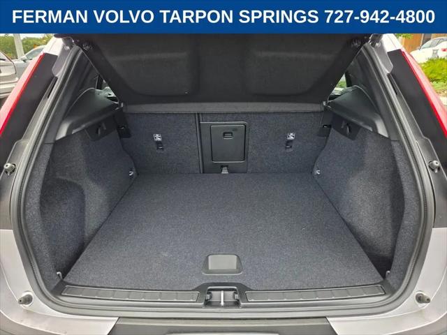 2026 Volvo XC40 Core, B4 FWD Gas (mild hybrid), Dark