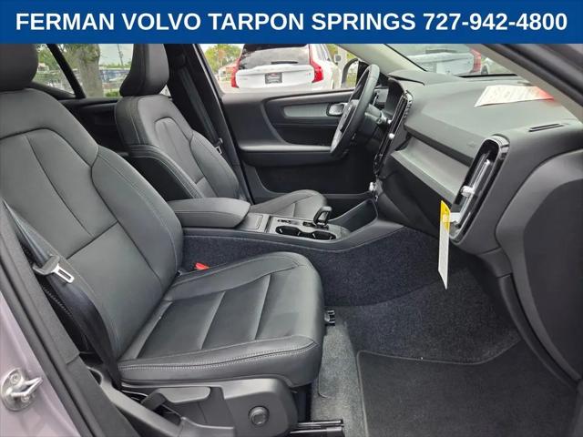 2026 Volvo XC40 Core, B4 FWD Gas (mild hybrid), Dark