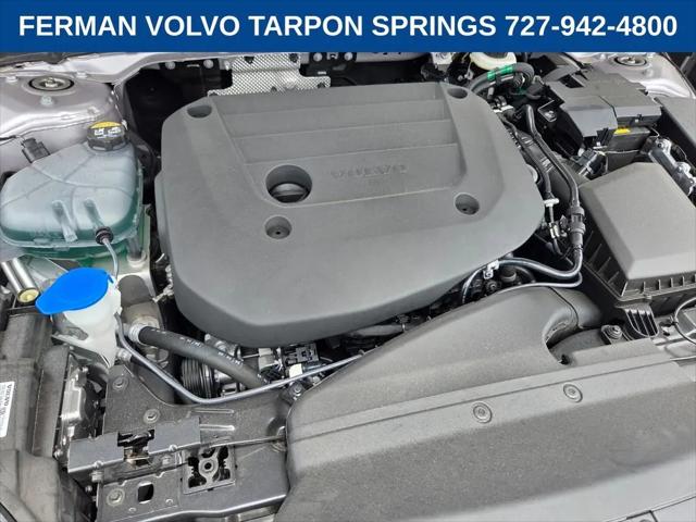 2026 Volvo XC40 Core, B4 FWD Gas (mild hybrid), Dark