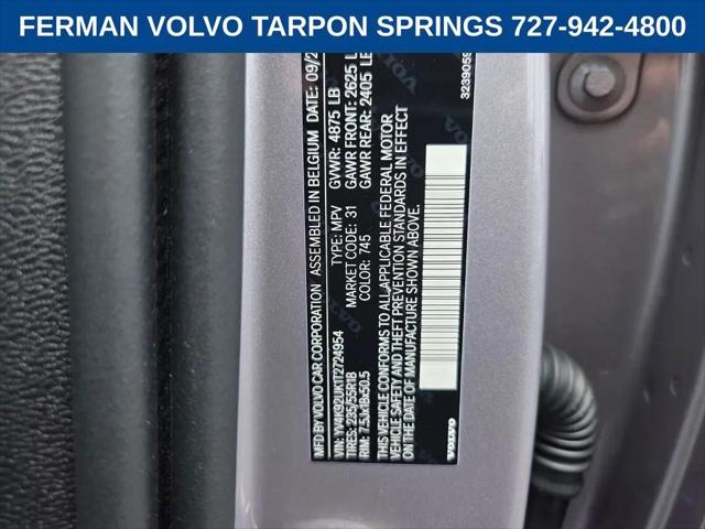 2026 Volvo XC40 Core, B4 FWD Gas (mild hybrid), Dark