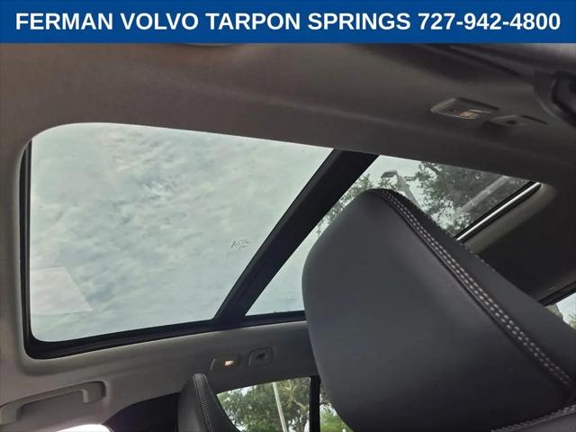 2026 Volvo XC40 Core, B4 FWD Gas (mild hybrid), Dark