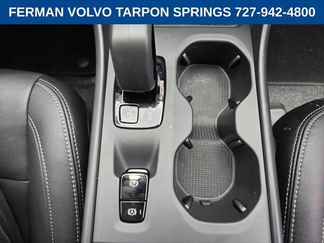 2026 Volvo XC40 Core, B4 FWD Gas (mild hybrid), Dark