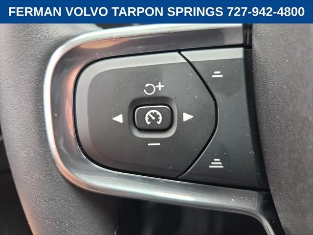 2026 Volvo XC40 Core, B4 FWD Gas (mild hybrid), Dark