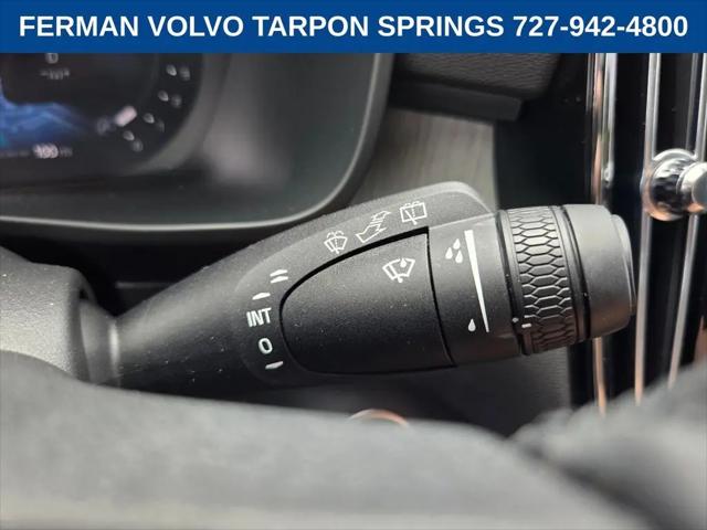 2026 Volvo XC40 Core, B4 FWD Gas (mild hybrid), Dark