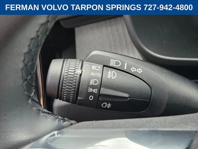 2026 Volvo XC40 Core, B4 FWD Gas (mild hybrid), Dark