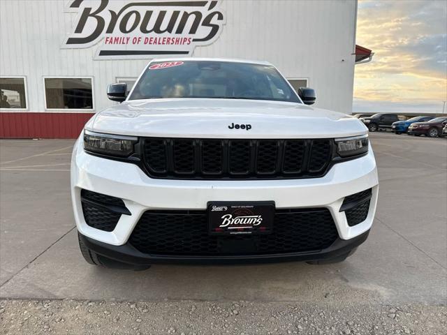 2023 Jeep Grand Cherokee Altitude 4x4 2023 Jeep Grand Cherokee Altitude 4x4