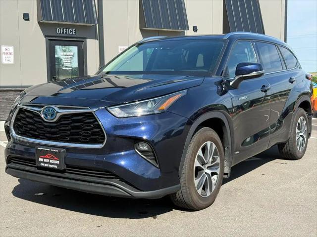 2021 Toyota Highlander Hybrid XLE for sale in Burnsville, MN