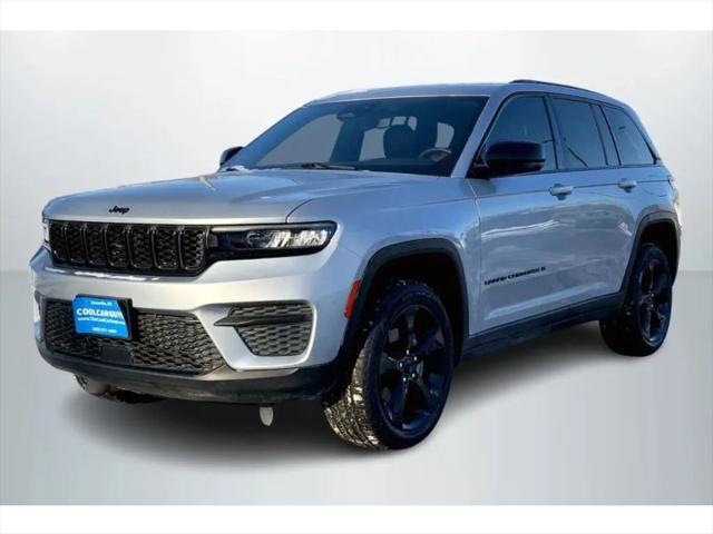 2022 Jeep Grand Cherokee Altitude 4x4 for sale in Janesville, WI