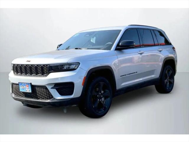 2022 Jeep Grand Cherokee Altitude 4x4 for sale in Janesville, WI