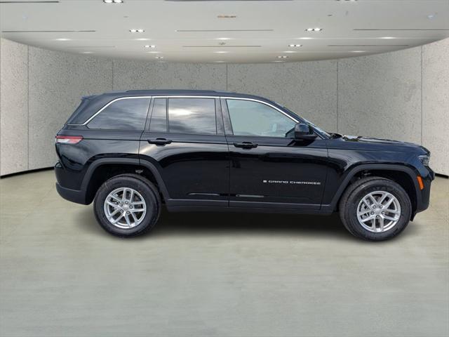 2025 Jeep Grand Cherokee GRAND CHEROKEE LAREDO 4X2