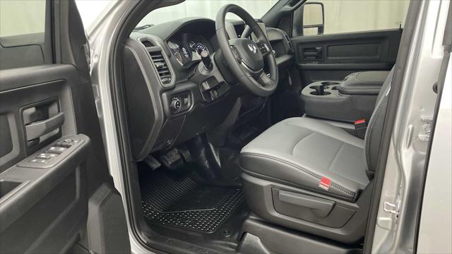2026 RAM Ram 3500 RAM 3500 TRADESMAN CREW CAB 4X4 64 BOX