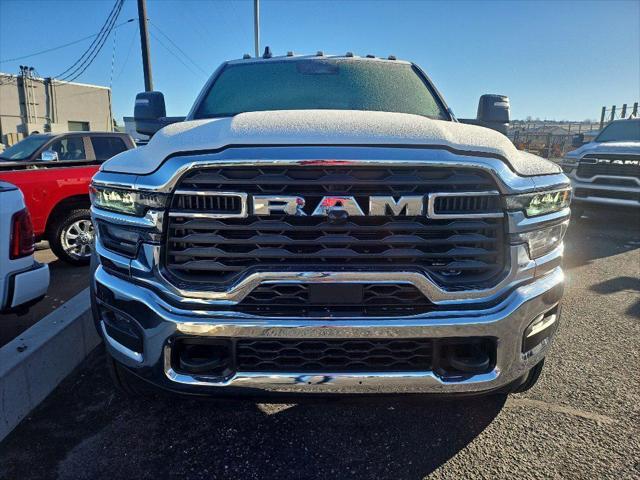 2026 RAM 5500 Chassis RAM 5500 TRADESMAN CHASSIS CREW CAB 4X4 84 CA