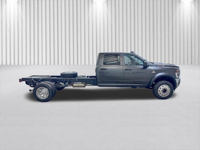 2026 RAM 5500 Chassis RAM 5500 TRADESMAN CHASSIS CREW CAB 4X4 84 CA