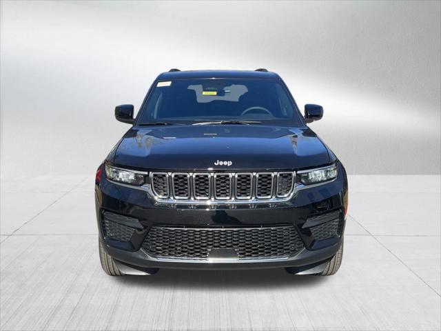 2025 Jeep Grand Cherokee Laredo 4x2