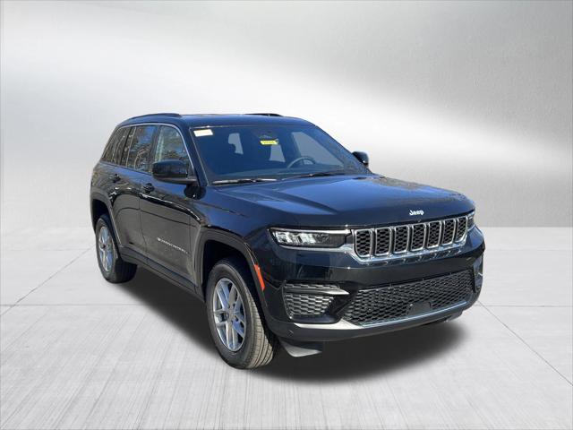 2025 Jeep Grand Cherokee Laredo 4x2