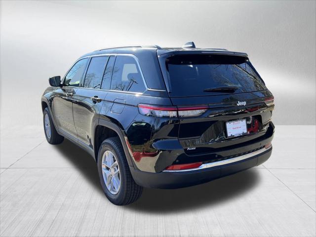 2025 Jeep Grand Cherokee Laredo 4x2