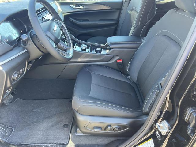 2025 Jeep Grand Cherokee Laredo 4x2