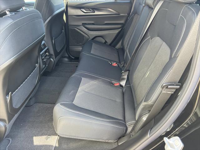 2025 Jeep Grand Cherokee Laredo 4x2