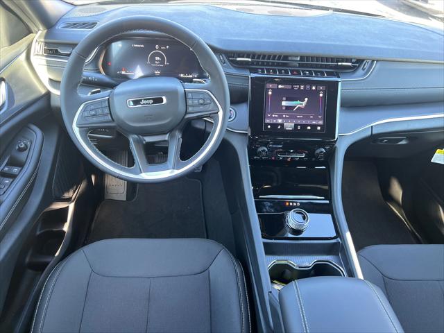 2025 Jeep Grand Cherokee Laredo 4x2