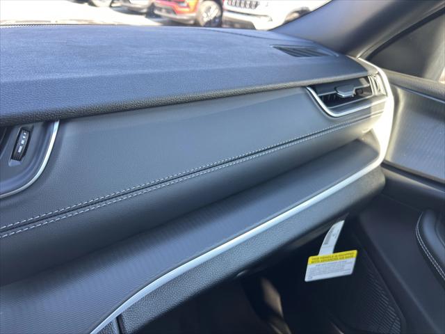 2025 Jeep Grand Cherokee Laredo 4x2