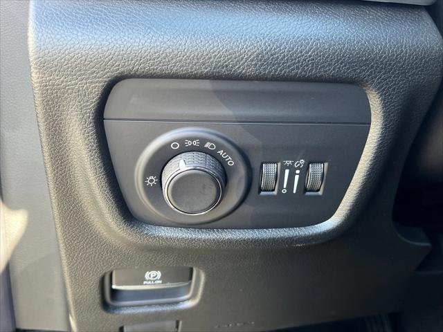 2025 Jeep Grand Cherokee Laredo 4x2