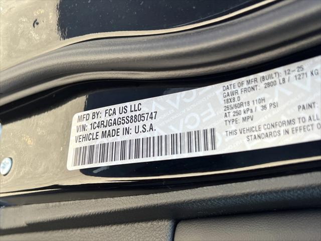 2025 Jeep Grand Cherokee Laredo 4x2