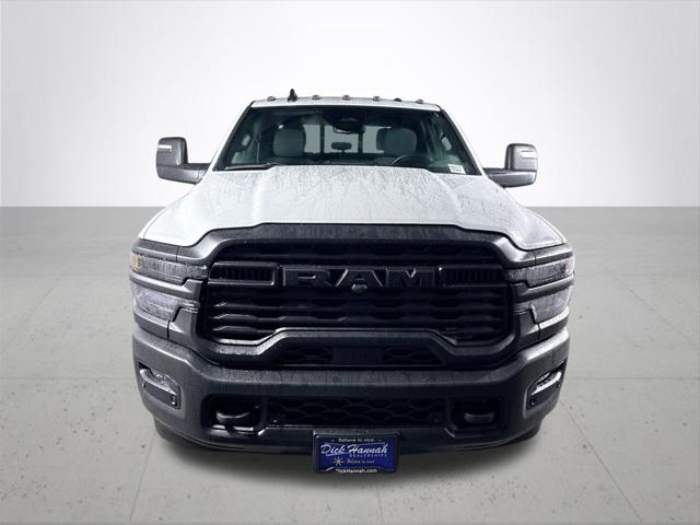 2026 RAM Ram 3500 RAM 3500 TRADESMAN CREW CAB 4X4 64 BOX