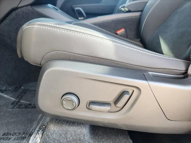 2026 Volvo XC40 Ultra, B5 AWD Gas (mild hybrid), Dark
