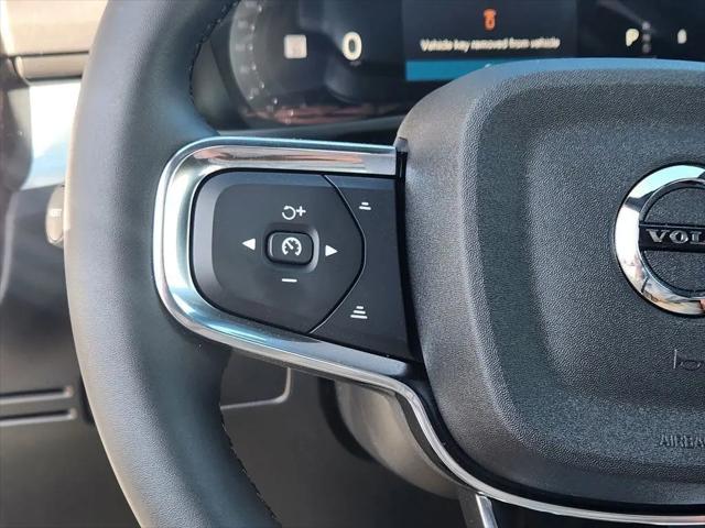 2026 Volvo XC40 Ultra, B5 AWD Gas (mild hybrid), Dark