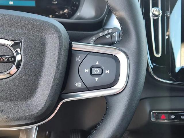 2026 Volvo XC40 Ultra, B5 AWD Gas (mild hybrid), Dark