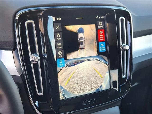 2026 Volvo XC40 Ultra, B5 AWD Gas (mild hybrid), Dark