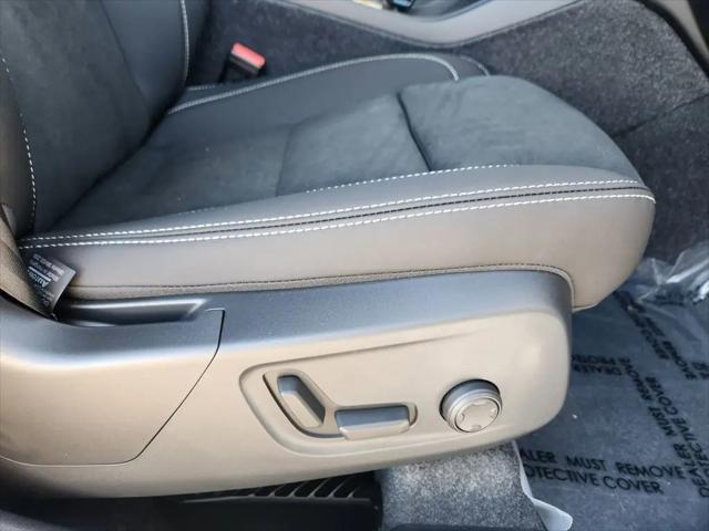 2026 Volvo XC40 Ultra, B5 AWD Gas (mild hybrid), Dark