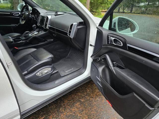 2017 Porsche Cayenne Platinum Edition