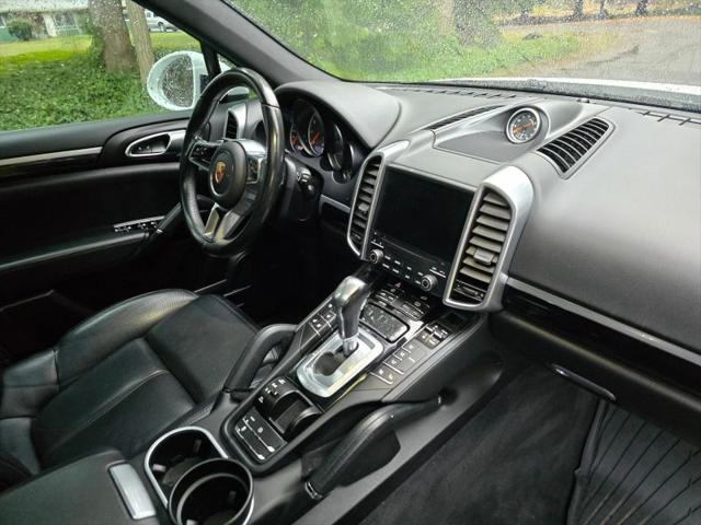 2017 Porsche Cayenne Platinum Edition
