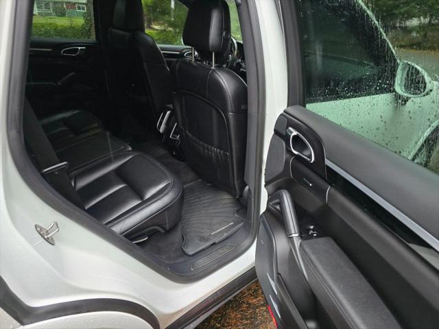 2017 Porsche Cayenne Platinum Edition