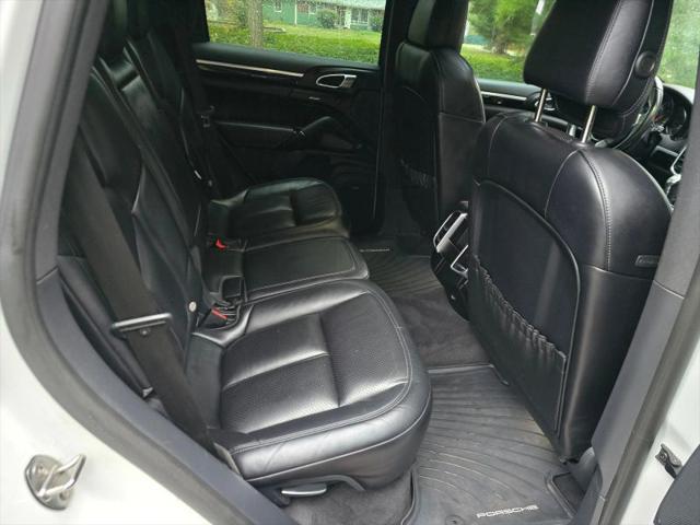 2017 Porsche Cayenne Platinum Edition