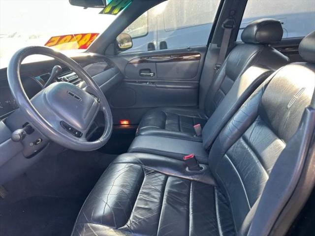1999 Lincoln Town Car Executive