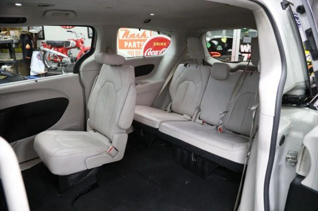 2017 Chrysler Pacifica Touring-L