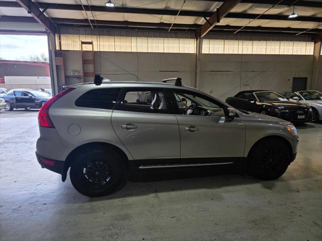 2012 Volvo XC60 T6 R-Design Platinum